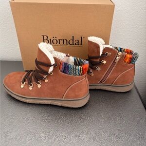 Bjorndal Brown Ankle Boots with Multicolor Knit